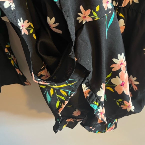 Pins & Needles Anthropologie Black floral open back romper size small - Picture 5 of 10